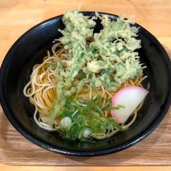 550円のそば(春菊天)