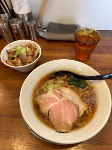 「醤油ラーメン970円+チャーシューご飯220円」@純手打ち だるまの写真