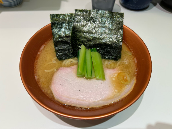 「ラーメン」@家系ラーメン 革新家 TOKYOの写真