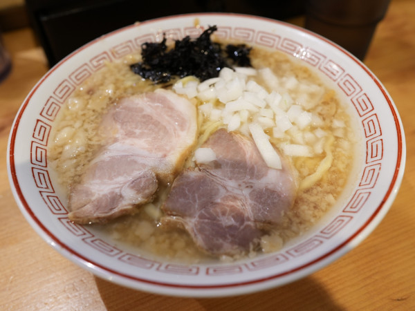「中華そば 醤油 背脂多め」@背脂煮干し中華そば 和市 新橋本店の写真