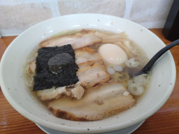 「塩チャーシュー麺700円」@ラーメンまるよしの写真