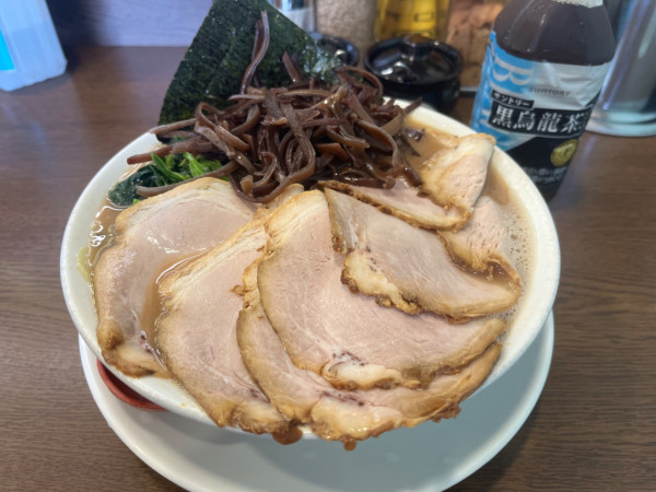 「チャーシューメンかためこいめ　きくらげ」@うまいヨ ゆうちゃんラーメンの写真