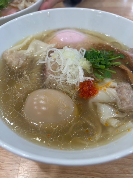 「MIXワンタン塩 味玉」@地球の中華そばの写真