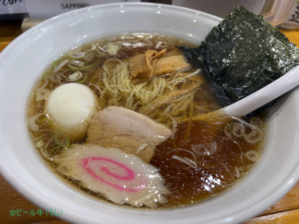 「ラーメン(しょうゆ味、700円)、餃子(400円)」@山久ラーメンの写真