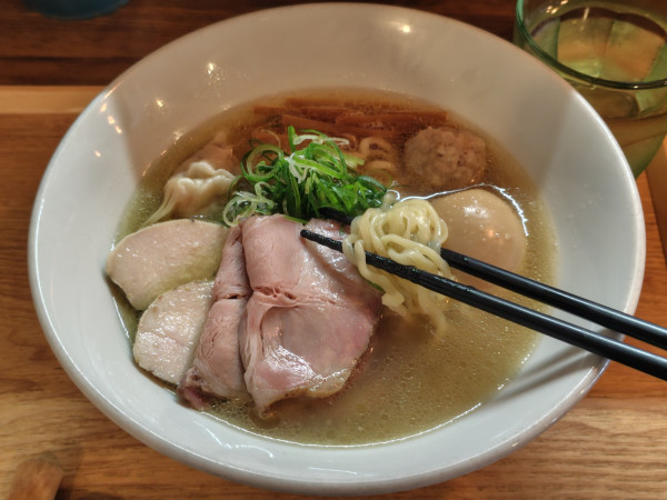 「特製鶏塩ラーメン·肉ごはん」@たかのちゅめの写真