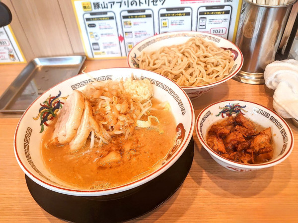 「小つけ麺 肉あぶら」@ラーメン豚山 与野本町店の写真