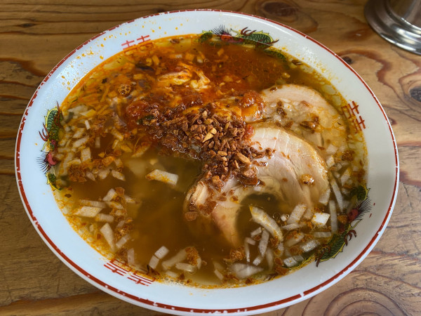 「限定ガーリックチリトマト麺950円」@湘南の手前の写真