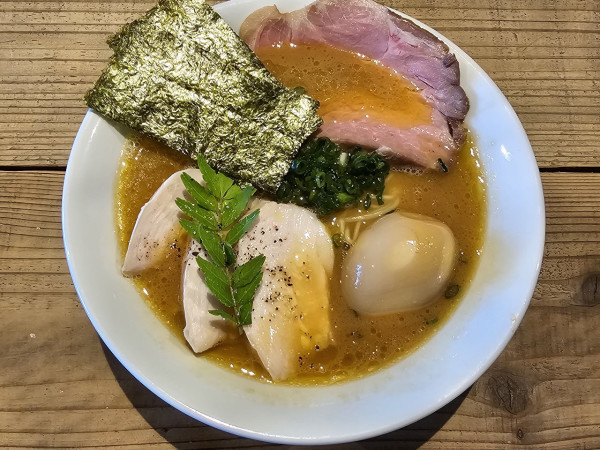 「【限定】鶏白湯らぁ麺醤油＋特製　1000＋300円」@PIZZERIA MIAの写真
