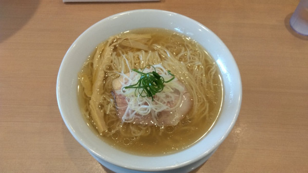 「塩らぁ麺　大盛」@らぁ麺はやし田 岩槻店の写真