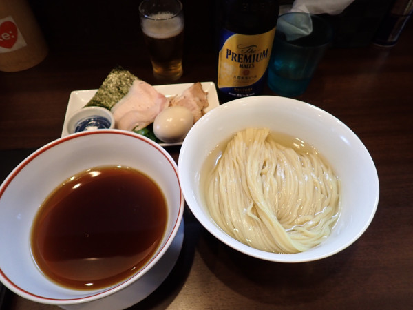 「ビール(中瓶)(550円)+つけめん（1200円）+味玉」@とものもとの写真