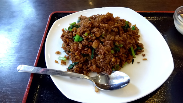 「角煮チャーハン（半ラーメンセット　９８０円）」@中華料理 逸品楼の写真