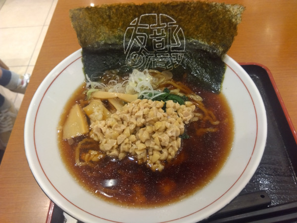 「友部黒醤油なっとうラーメン¥850」@粉の蔵 友部SA店の写真