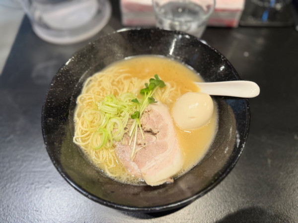 「こってり天下下品ラーメン 850円＋サービス味玉」@天下下品 このぶたぶた野郎食堂の写真