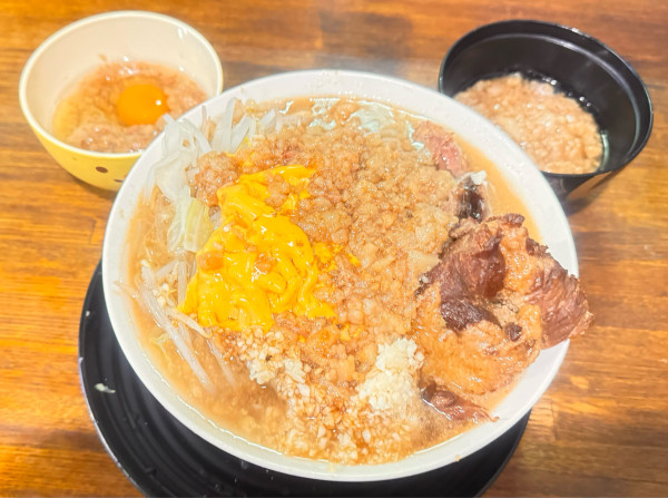 「ラーメン➕スライスチーズ➕アブタマ」@道の途中の写真