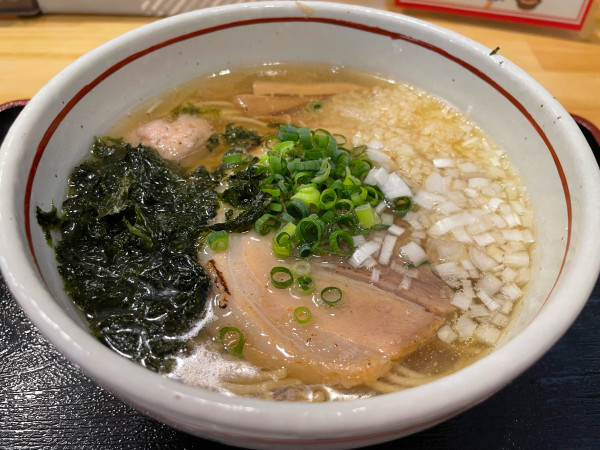 「塩ラーメン　にんにく」@自家製麺まつおの写真