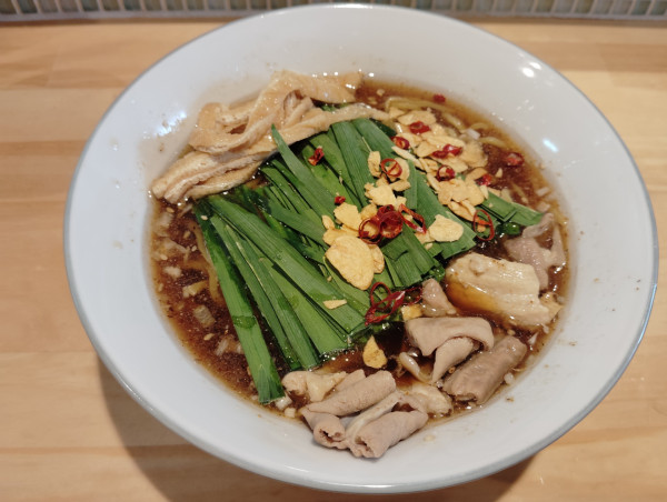 「限定　　　旨味ホルモンそば　　　1200円」@猫と月の写真