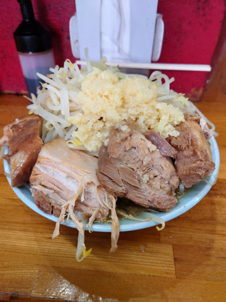 「チャーシュー麺  野菜マシ  ニンニク」@ラーメン髭の写真
