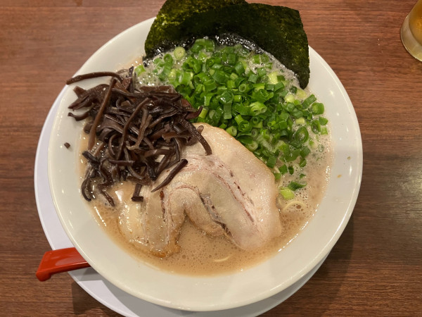 「ネギラーメン930円＋きくらげトッピング(サービス)」@ばってんラーメン 町田店の写真