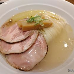 名古屋コーチンの極上炙り肉中華そば塩（880円）