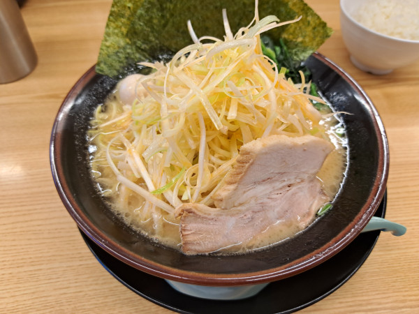 「ネギラーメン醤油」@横浜家系ラーメン 宮本商店 ひたちなか店の写真