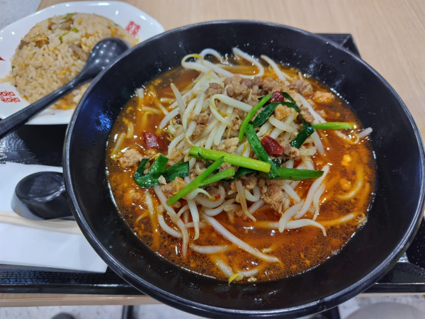 「Ａセット　※ラーメン：台湾ラーメン（醤油）」@華龍飯店 イオンスタイル上田店の写真