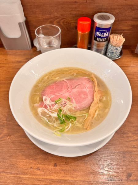 「トリパイタン 塩」@ラーメン ロケットキッチンの写真