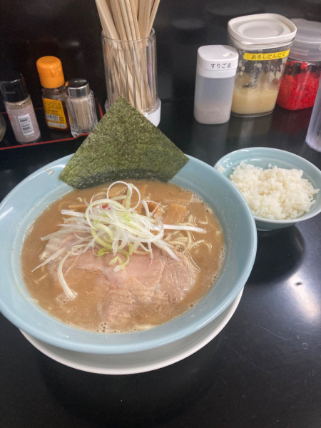 「醤油豚骨ラーメン800円」@豚骨流星群の写真