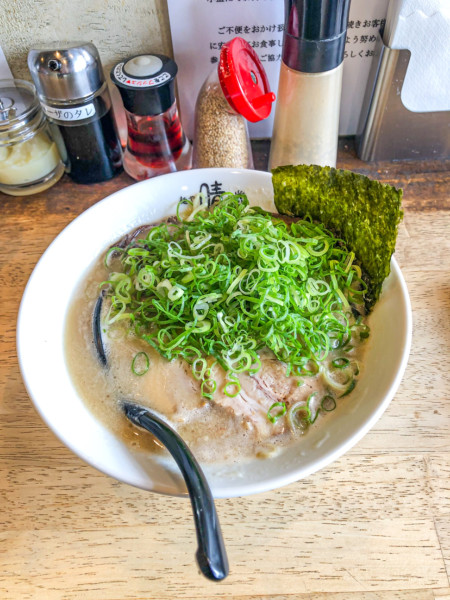 「博多ラーメン+ねぎ+替玉」@麺や晴 HARUの写真