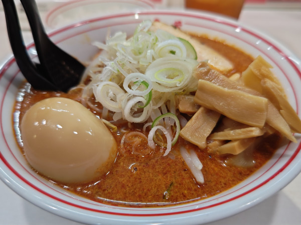 「胡麻極辛（辛さ5倍、超シビ）+メチャアジ！+半ライス」@蒙古タンメン 中本 御徒町店の写真