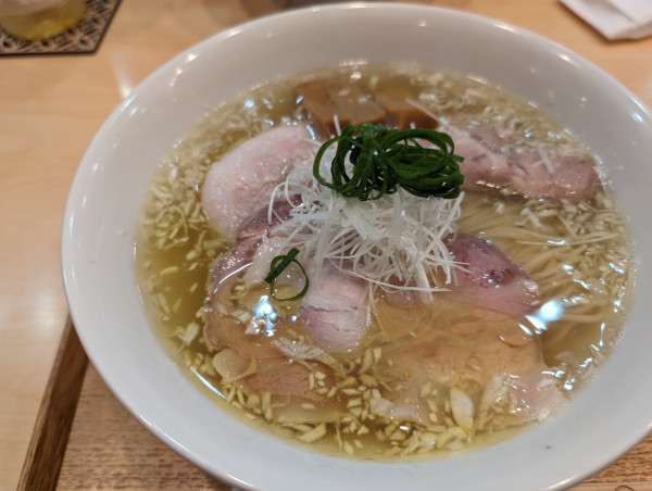 「愛情ラーメン（しおしょうゆ味）」@飯田商店 湯河原本店の写真