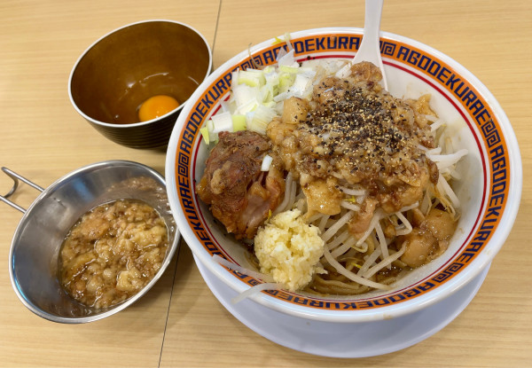 「ミニ汁なし＋生たまご」@麺屋 顎で喰らえの写真