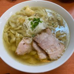 海老ワンタン(1050円)大盛り(50円)