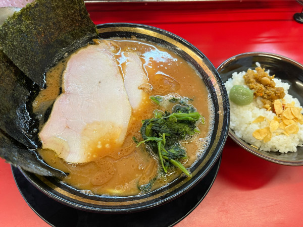 「チャーシューメン(3枚) 半ライス ¥1,080」@柏 王道家の写真