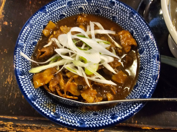 「豚バラカリー丼 300円」@煮干結社 弘前店の写真