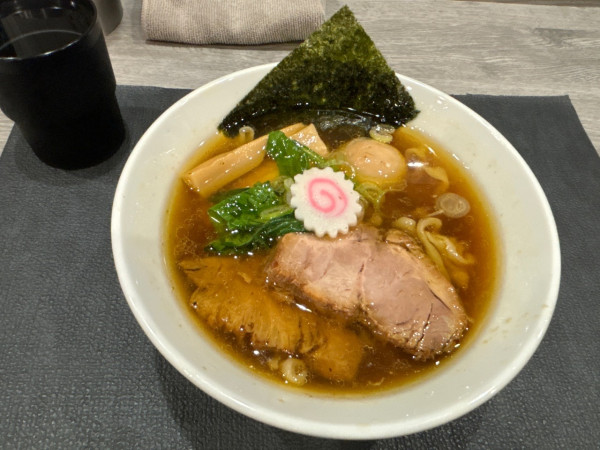 「醤油ら〜麺＋味玉」@手打ち 蓮の写真