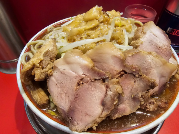 「麺増し・大ラーメン豚入り(アブラカラメ)￥1,200」@ラーメンタロー 大森の陣の写真