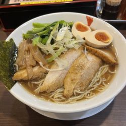 アゴだし中華そば全部のせ(1100円)＋大盛り(無料クーポン)