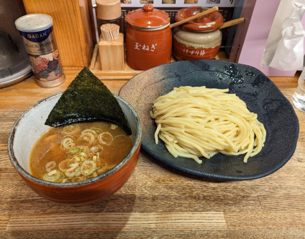 「つけ麺中盛」@つけ麺屋 やすべえ 新宿店の写真