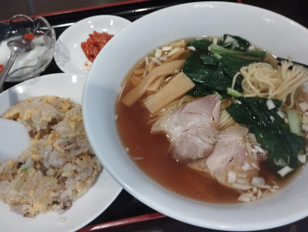 「ランチ ラーメン＋半チャーハン(850)」@中華料理 銀河楼の写真