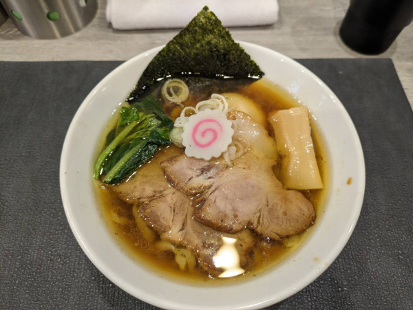 「醤油ら〜麺(960円)＋味玉(130円)」@手打ち 蓮の写真