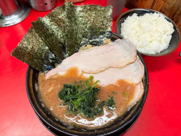 「チャーシューメン(3枚)＋ライス」@柏 王道家の写真