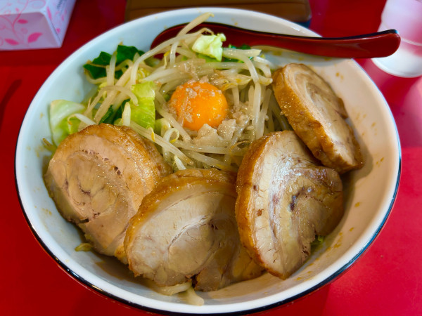 「肉増まぜそば（醤油）1100円」@麺処 MORI MORIの写真