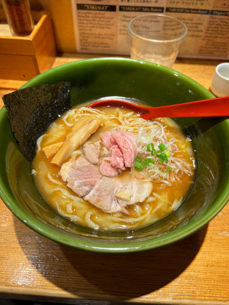 「焼きあご塩ラーメン　950円」@焼きあご塩らー麺 たかはし 新宿本店の写真