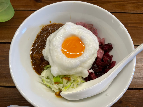 「汁なし混ぜ麺　カレートッピング」@men+の写真