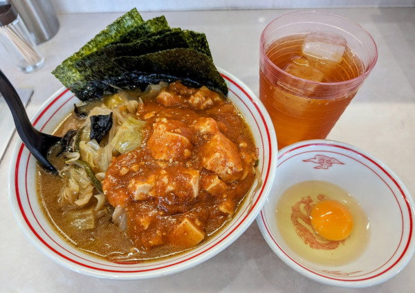 「蒙古タンメン+【海苔、生玉子】ウーロン茶サービス」@蒙古タンメン中本 高崎店の写真