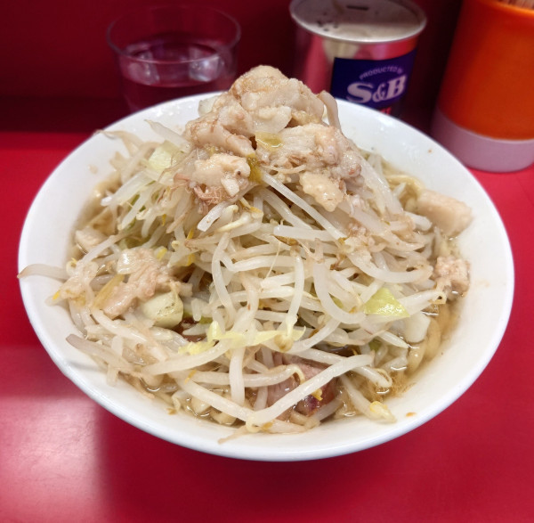 「ラーメン(麺少なめ、700円)」@ラーメン二郎 三田本店の写真