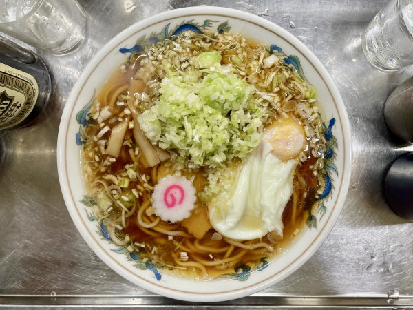 「サッポロ赤星２本＋チャシュー皿→ラーメン 細葱 半熟玉子」@中華そば みたかの写真