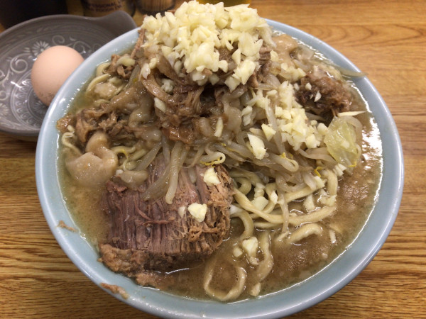「ラーメン(ニンニク、ちょいヤサイ、アブラ)+生玉子 1030円」@ラーメン そらの写真