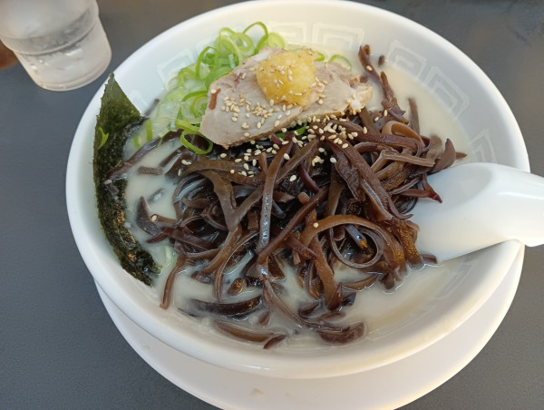 「キクラゲラーメン( ¥700)」@博多天神 お茶の水店の写真