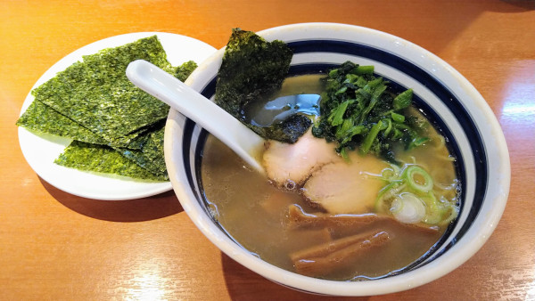 「らーめん(半盛)+海苔･山葵」@たけちゃんにぼしらーめん 調布店の写真
